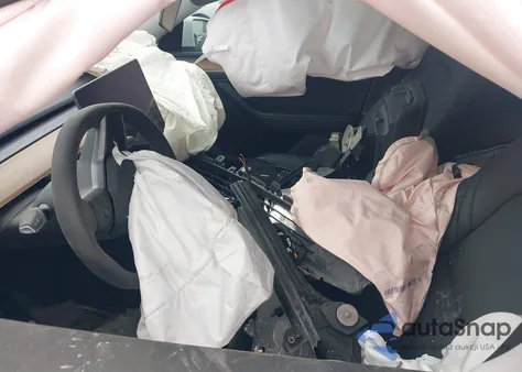 2024 Tesla Model Y Long Range Dual Motor All-Wheel Drive из США, поврежденный, VIN 7SAYGDEE7RA274787